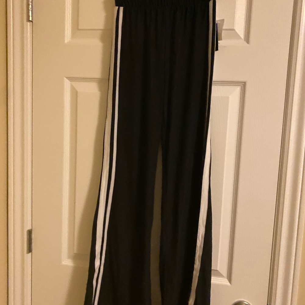 Assorted pants - Picture 3 of 13